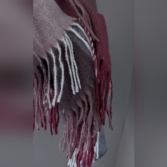 WOOLRICH Cozy Burgundy Tan Check Blanket Wrap Poncho Shawl One Size - Picture 7 of 11